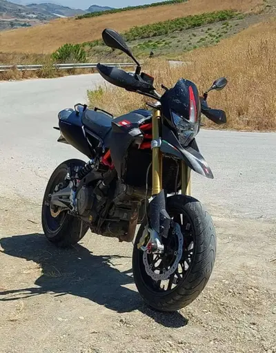 Aprilia Dorsoduro 750 Factory (2010 - 13) usata