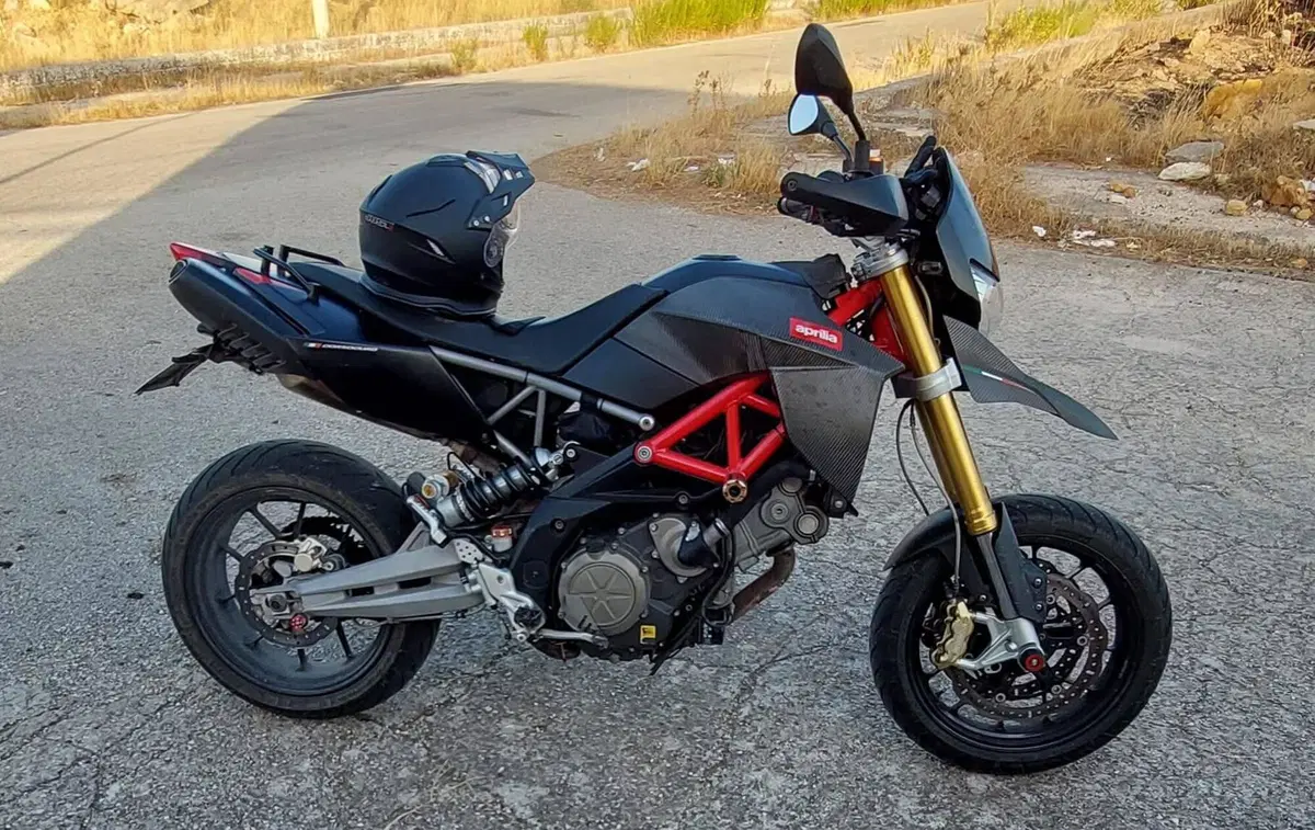 Aprilia Dorsoduro 750 Factory (2010 - 13) (2)