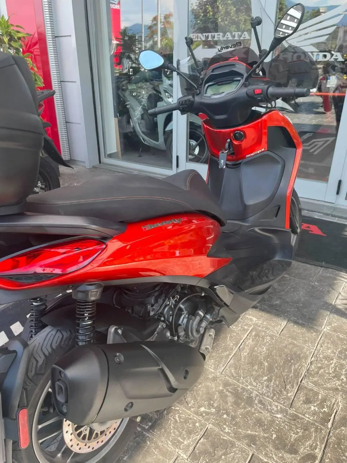 Piaggio Beverly 300 S ABS-ASR (2021 - 25) (3)