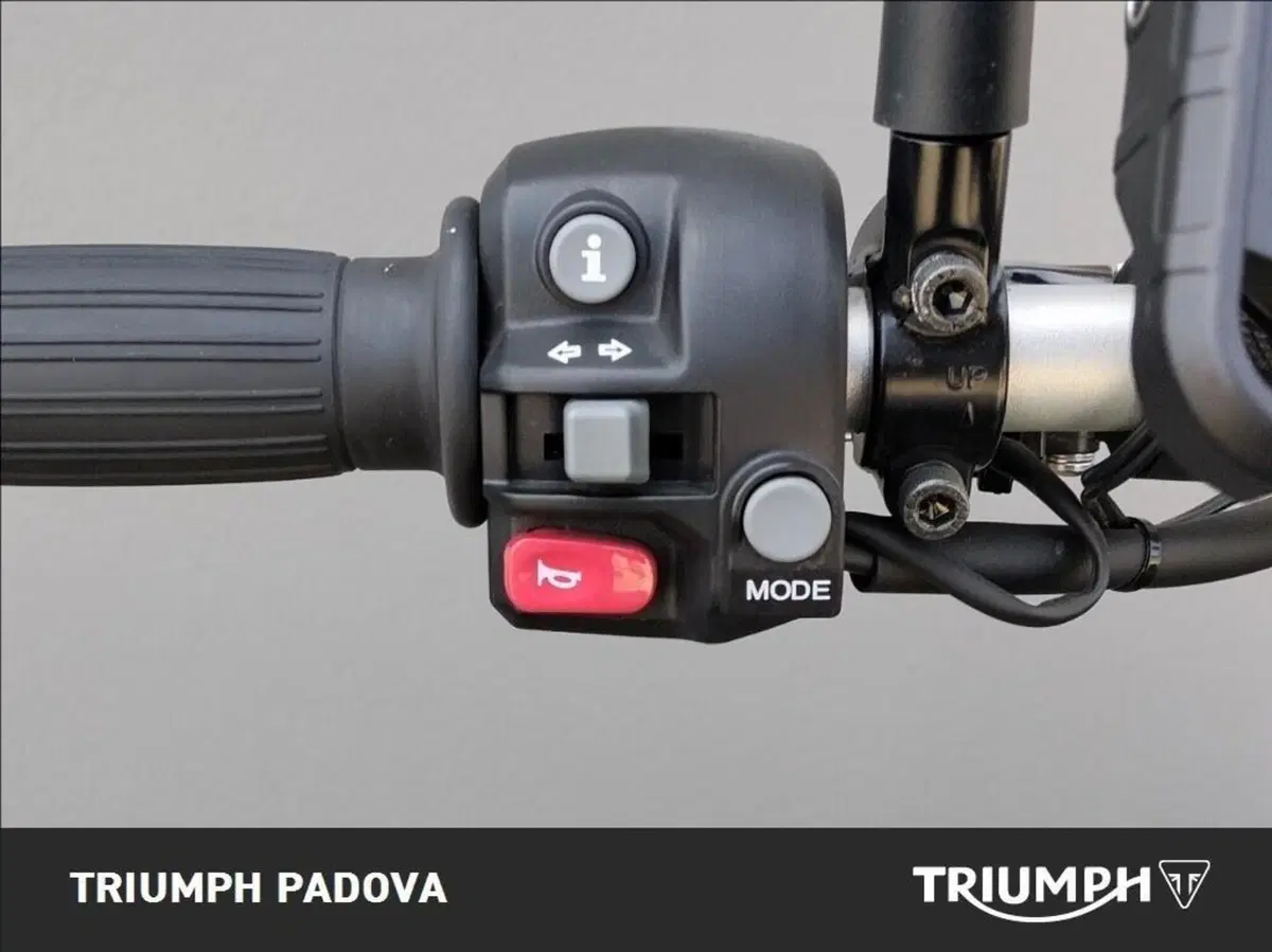 Triumph Scrambler 900 Chrome Edition (2023) (12)