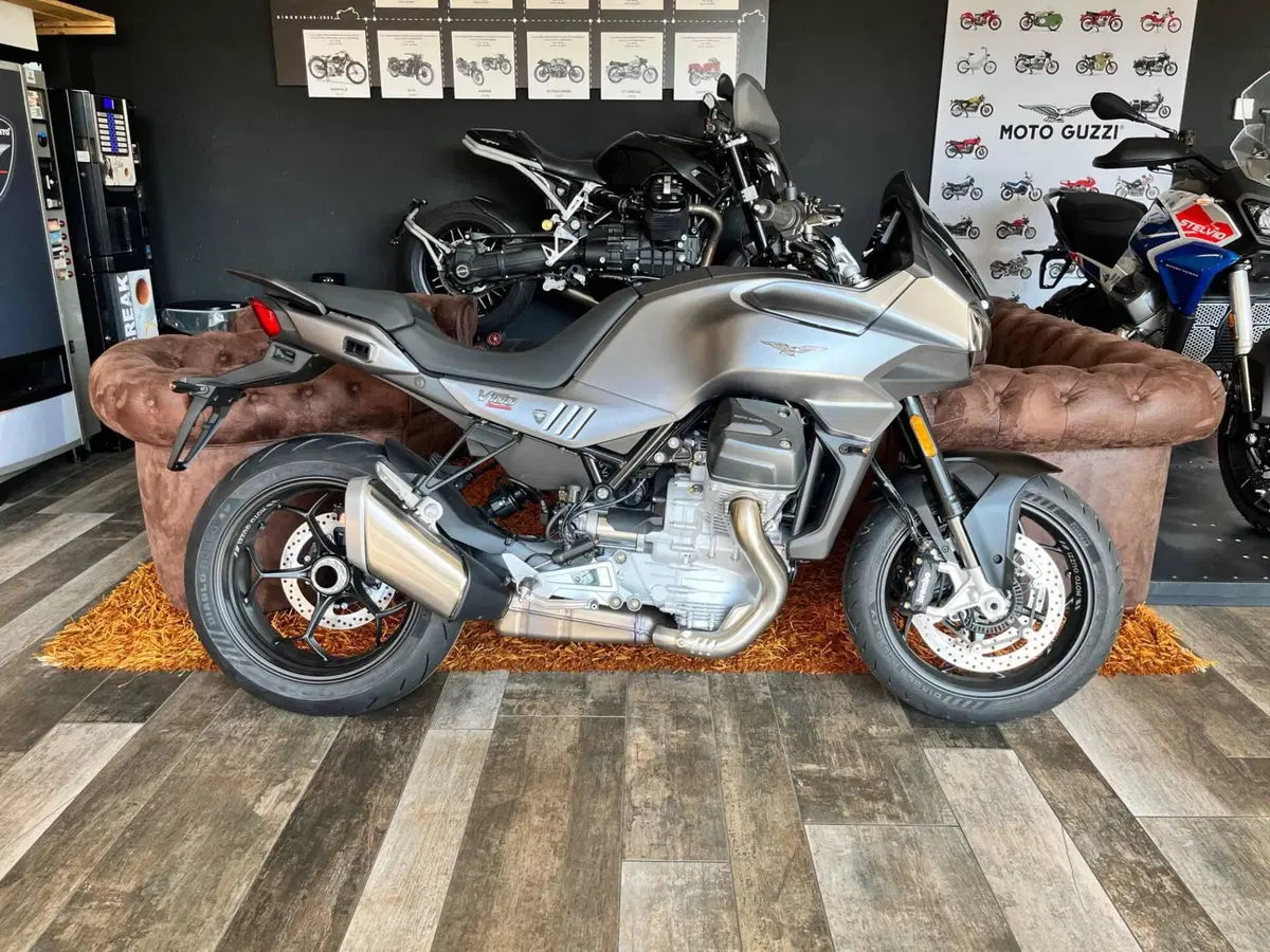 Moto Guzzi V100 Mandello (2025 - 26) (2)