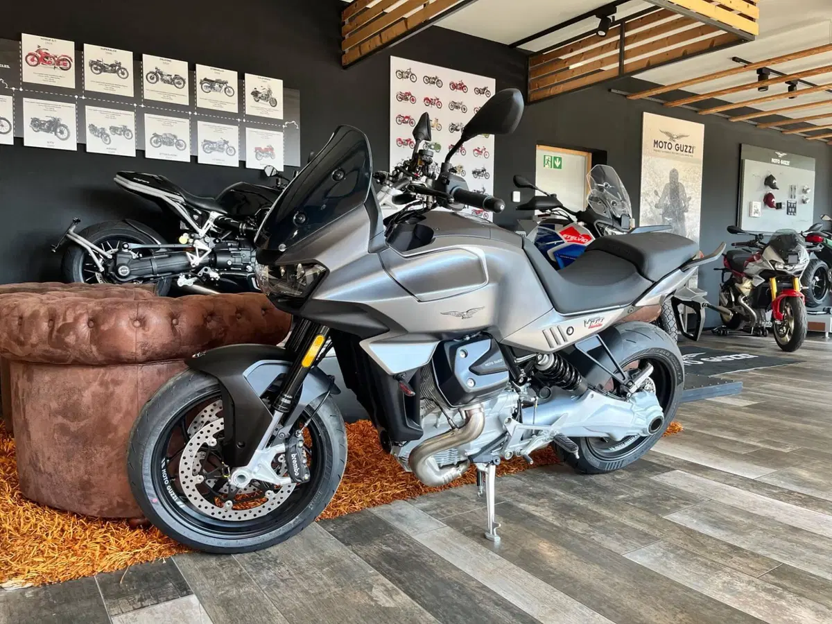 Moto Guzzi V100 Mandello (2025 - 26) (3)