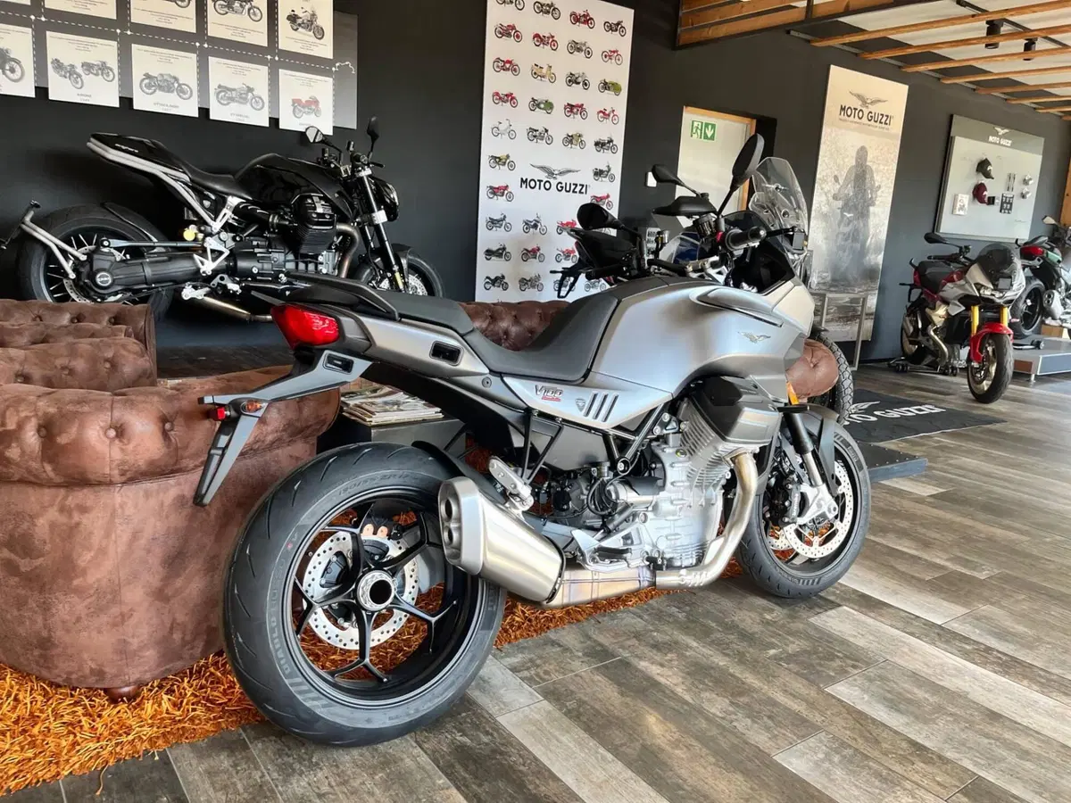 Moto Guzzi V100 Mandello (2025 - 26) (5)