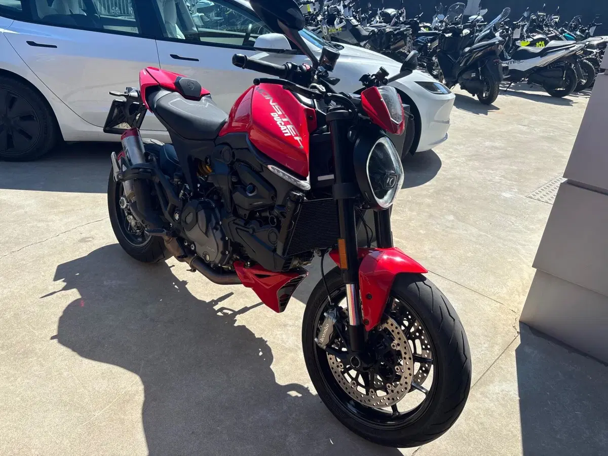 Ducati Monster 937 + (2021 - 25) (2)