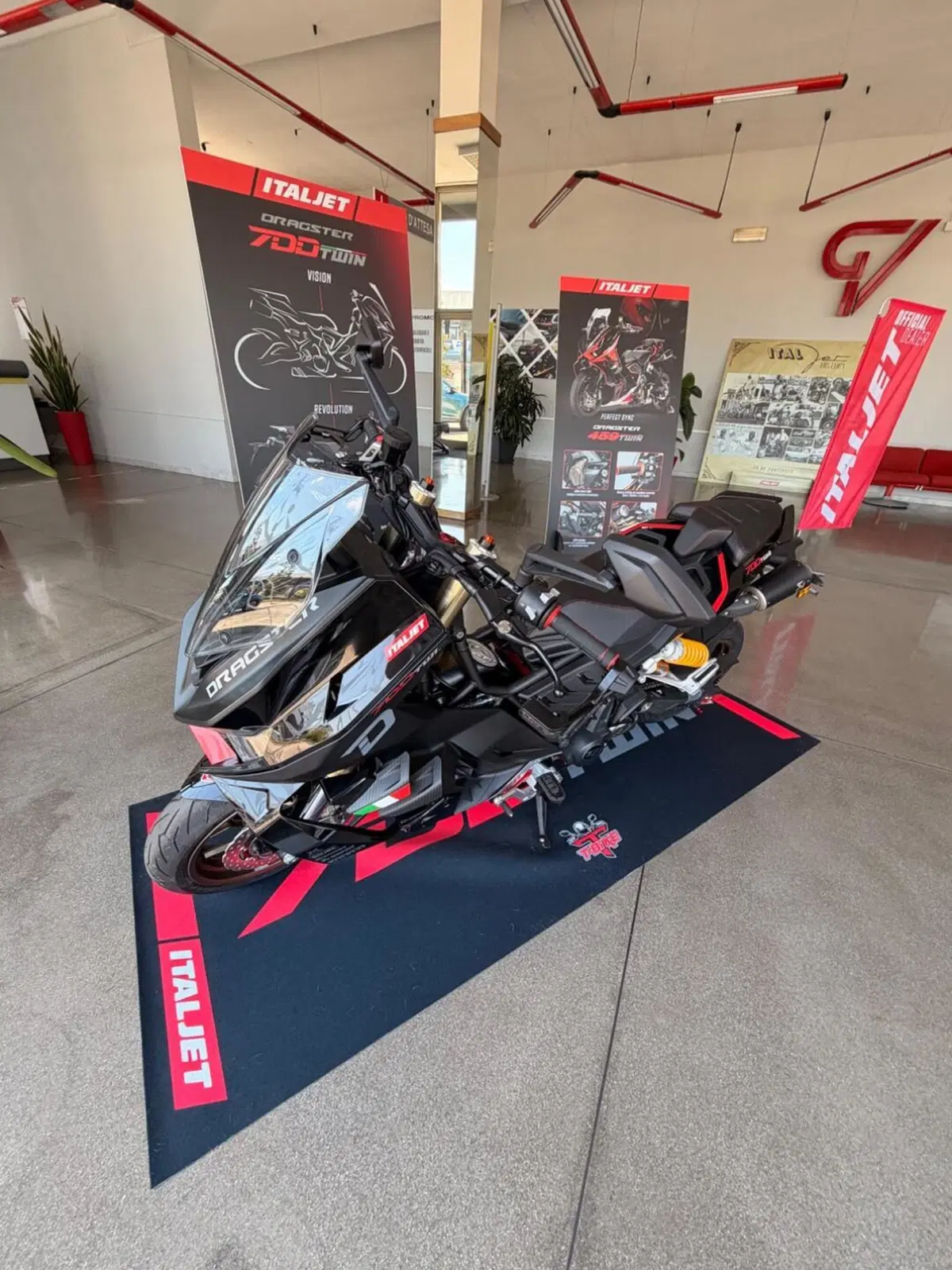 Italjet Moto Dragster 700 Twin Limited Factory Edition (2024 - 25) (2)