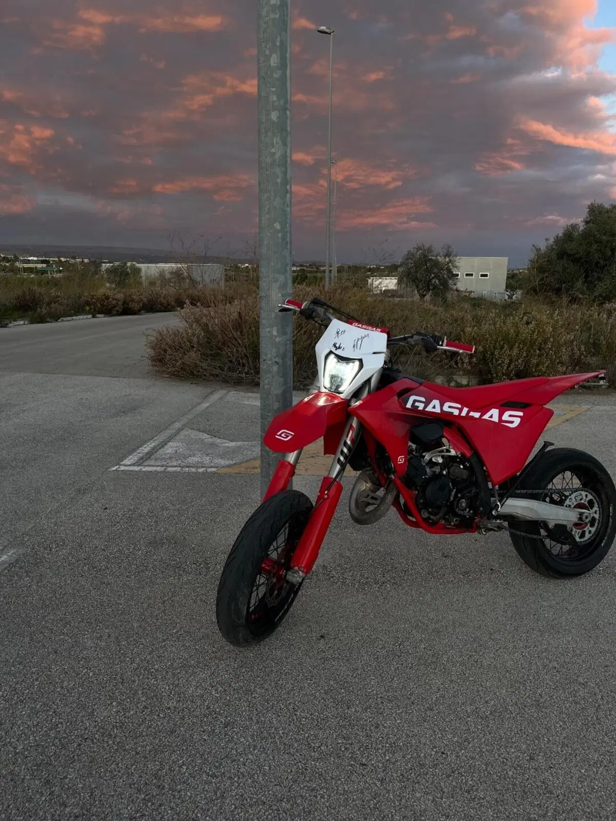 GASGAS MC 125 (2024) (6)