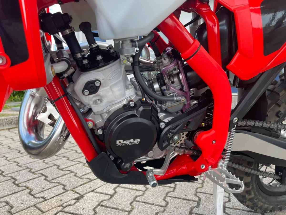 Betamotor RR X-PRO 125 2T Enduro (2027) (4)