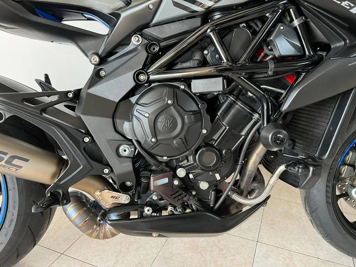 MV Agusta Brutale 800 (2020) (17)