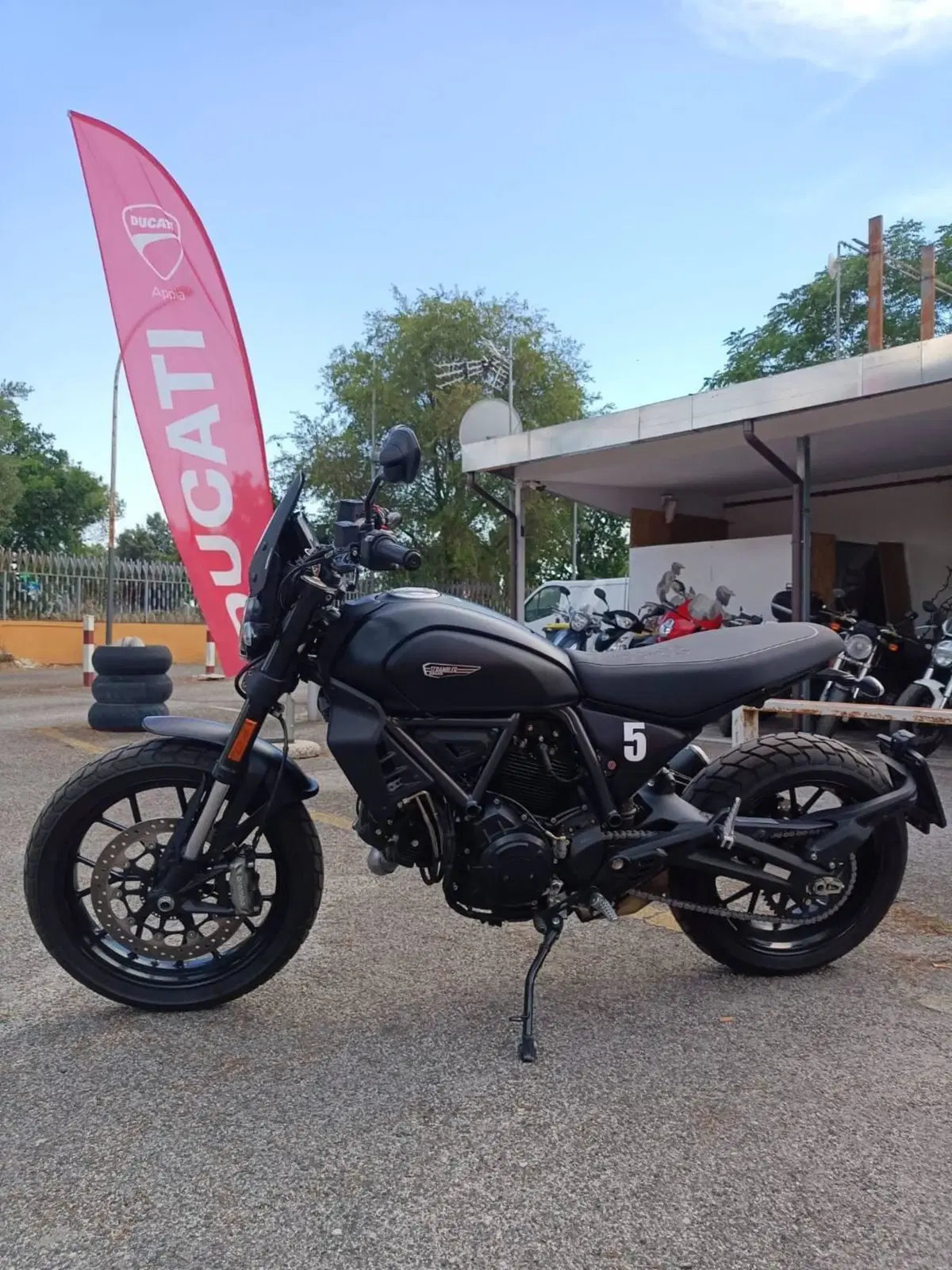 Ducati Scrambler 800 Icon Dark (2025 - 26) (4)