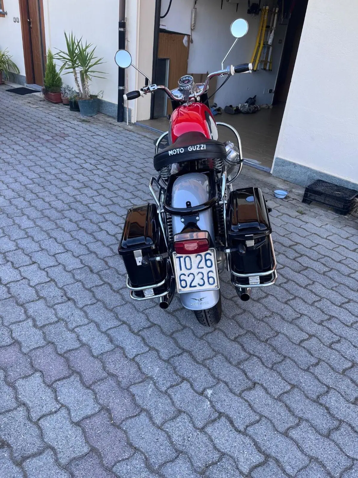 Moto Guzzi V7 700 (4)