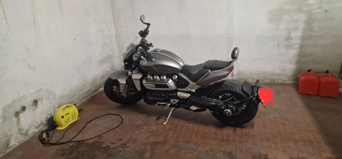 Triumph Rocket 3 R (2021 - 24) (2)