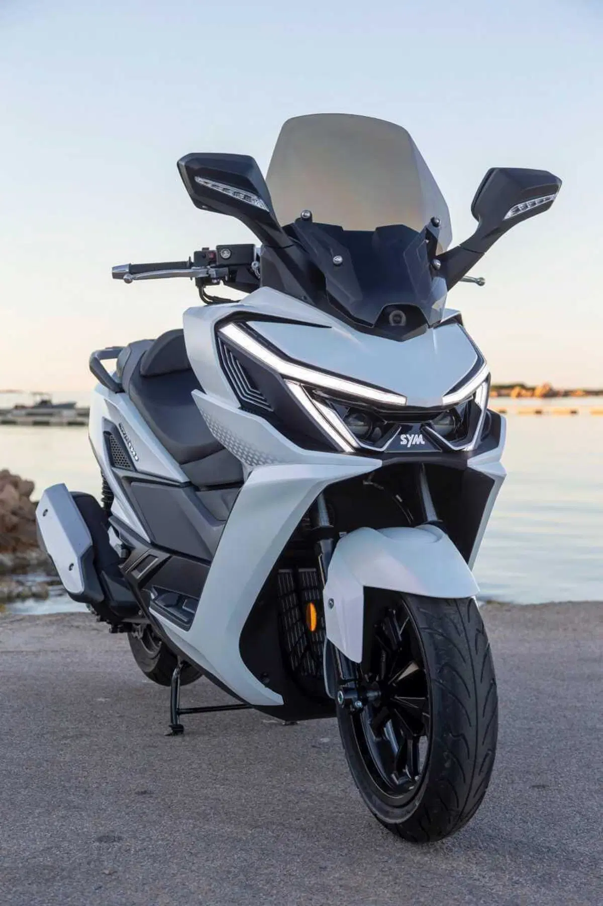 Uno scooter GT comodo e versatile a buon prezzo? Abbiamo testato il nuovo Cruisym 400 [VIDEO] (2)