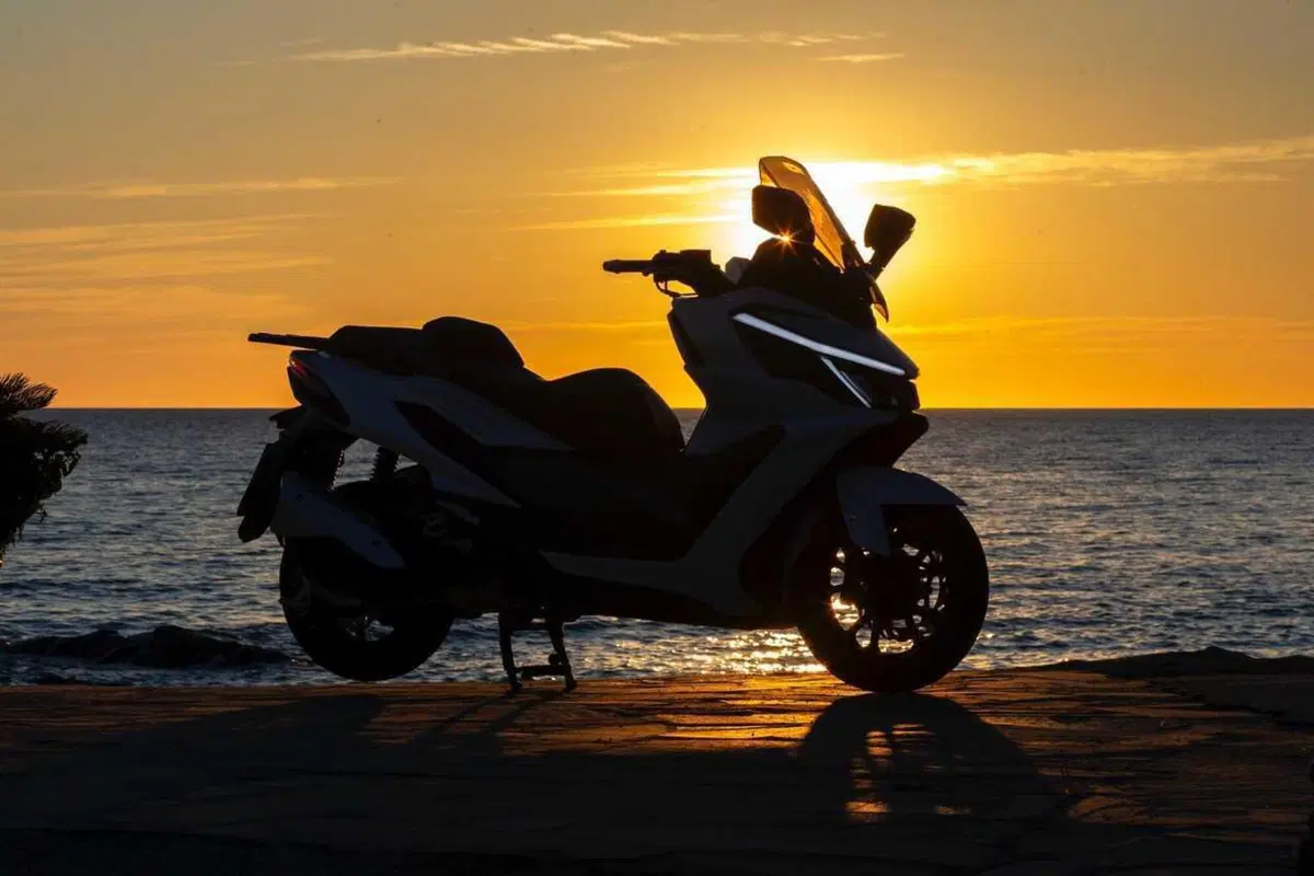 Uno scooter GT comodo e versatile a buon prezzo? Abbiamo testato il nuovo Cruisym 400 [VIDEO] (4)
