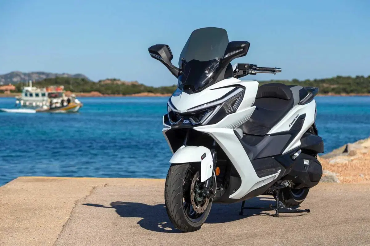 Uno scooter GT comodo e versatile a buon prezzo? Abbiamo testato il nuovo Cruisym 400 [VIDEO] (10)