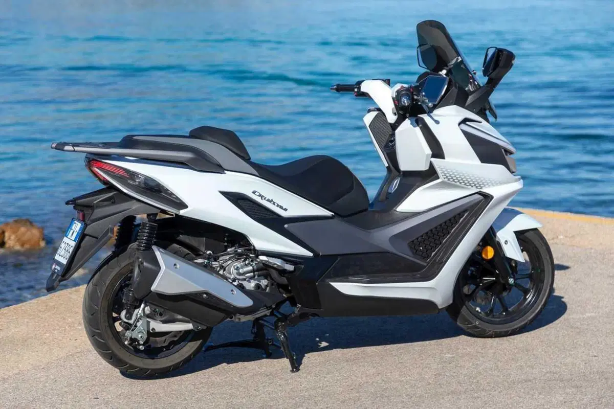 Uno scooter GT comodo e versatile a buon prezzo? Abbiamo testato il nuovo Cruisym 400 [VIDEO] (13)