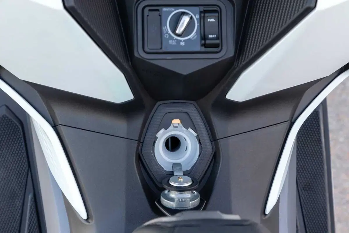 Uno scooter GT comodo e versatile a buon prezzo? Abbiamo testato il nuovo Cruisym 400 [VIDEO] (14)