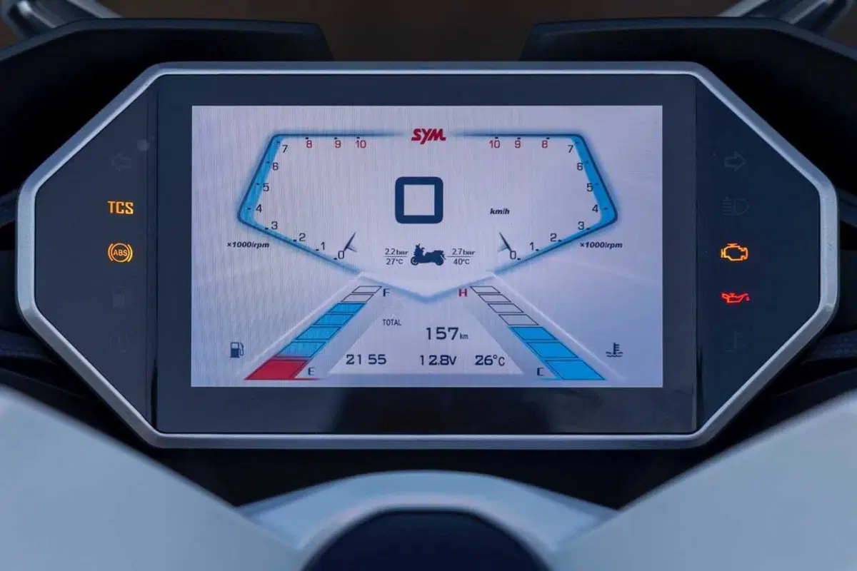 Uno scooter GT comodo e versatile a buon prezzo? Abbiamo testato il nuovo Cruisym 400 [VIDEO] (15)