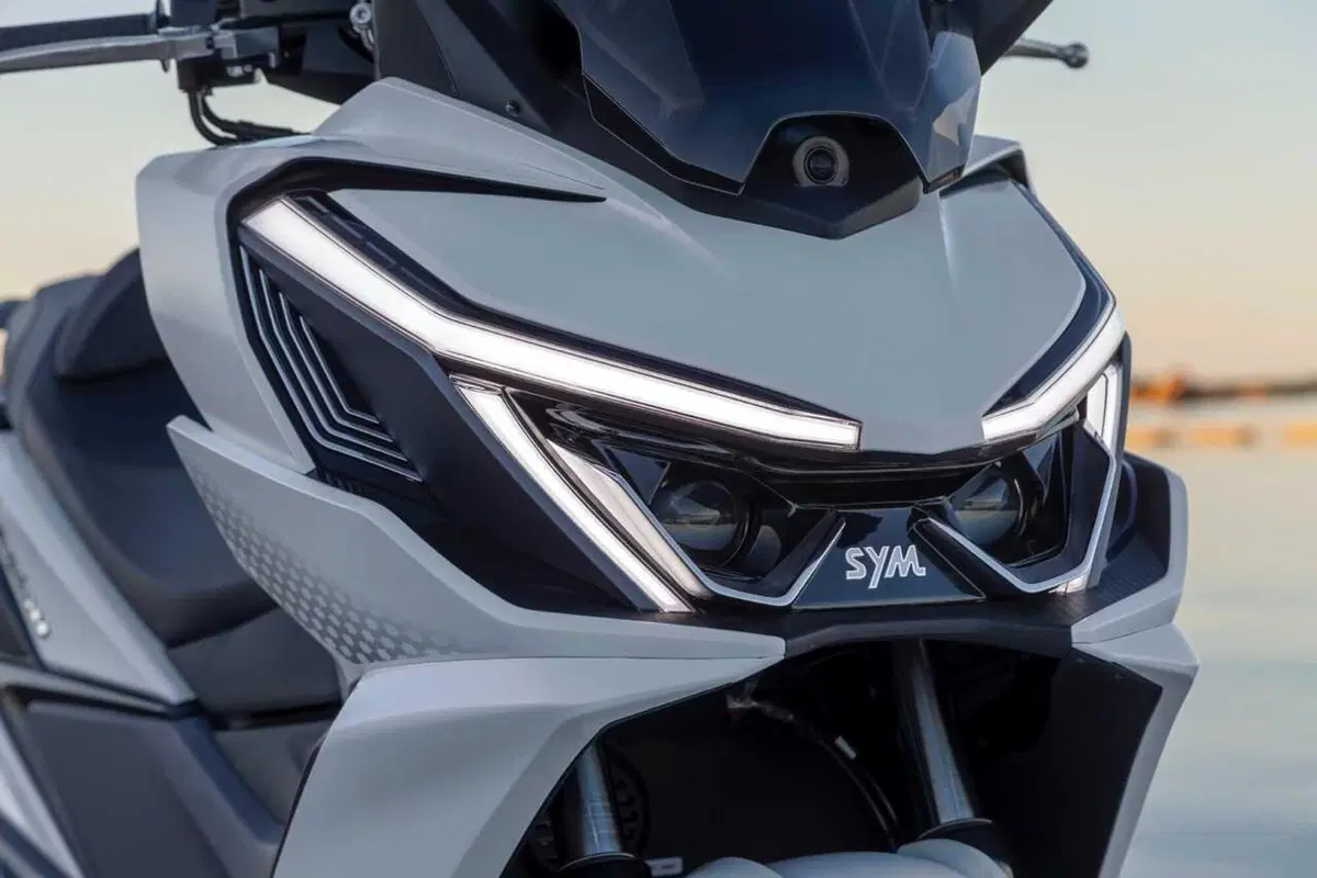 Uno scooter GT comodo e versatile a buon prezzo? Abbiamo testato il nuovo Cruisym 400 [VIDEO] (16)
