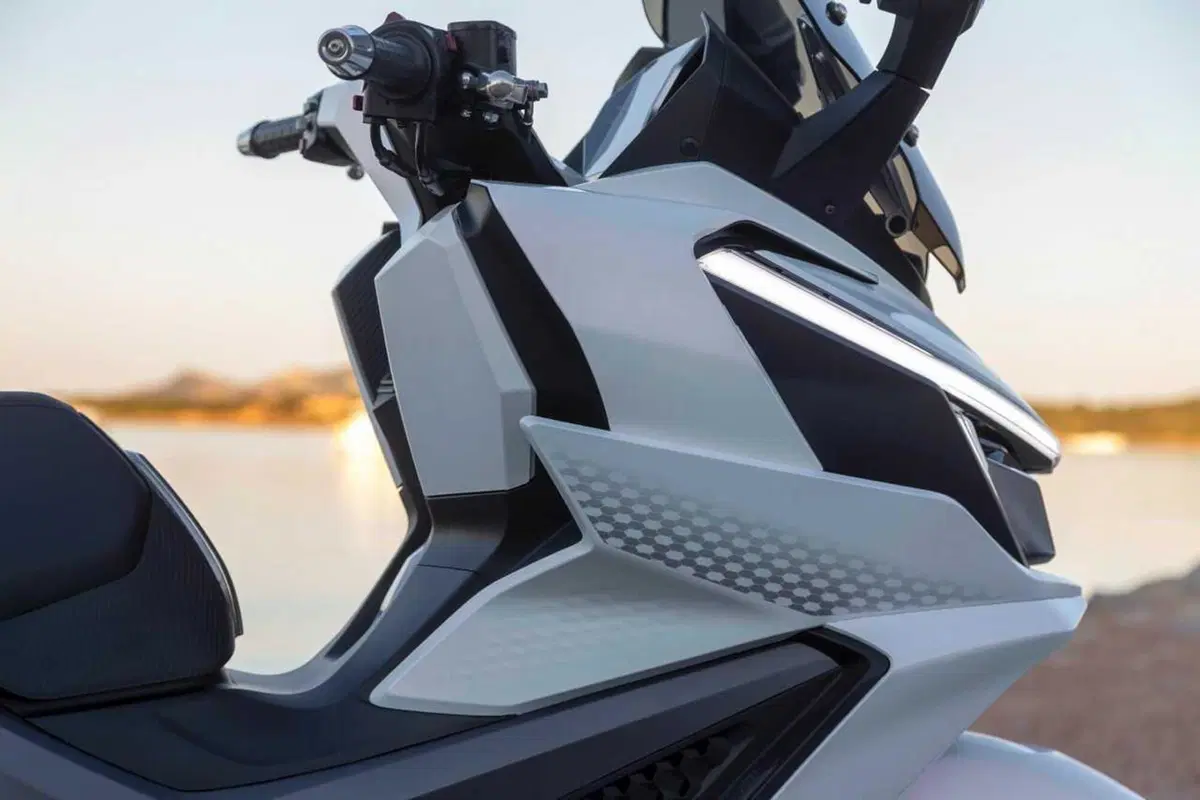 Uno scooter GT comodo e versatile a buon prezzo? Abbiamo testato il nuovo Cruisym 400 [VIDEO] (17)