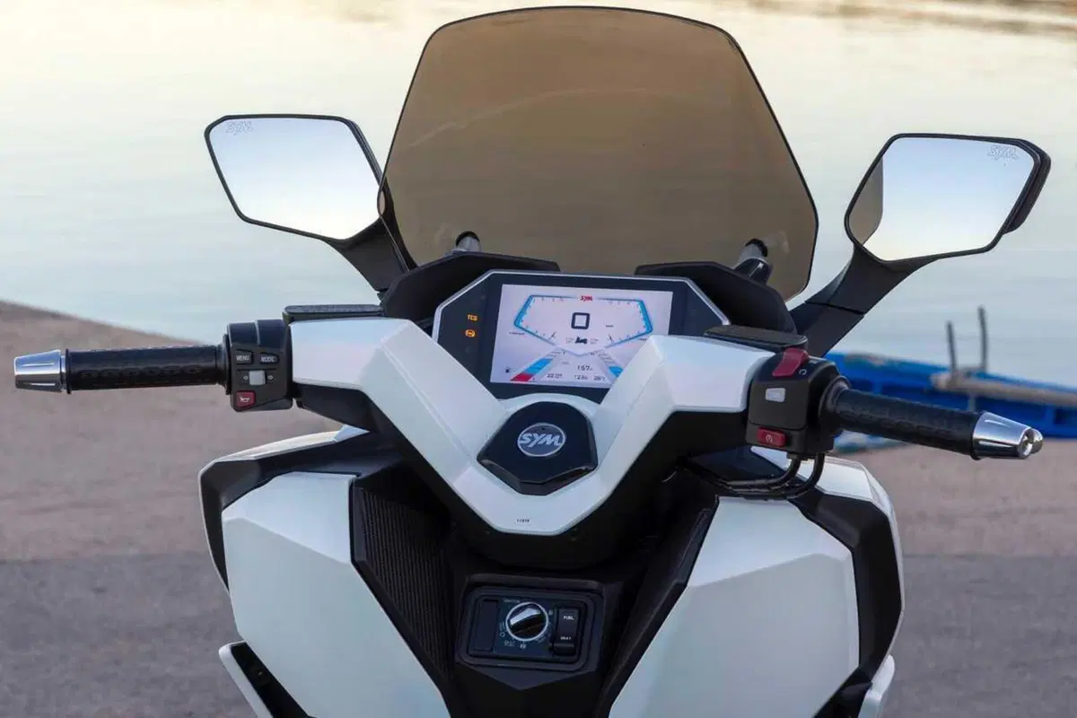 Uno scooter GT comodo e versatile a buon prezzo? Abbiamo testato il nuovo Cruisym 400 [VIDEO] (20)
