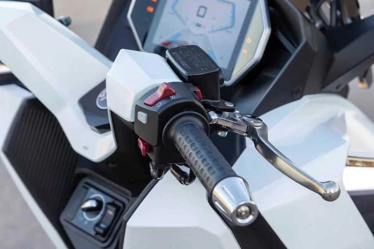 Uno scooter GT comodo e versatile a buon prezzo? Abbiamo testato il nuovo Cruisym 400 [VIDEO] (21)