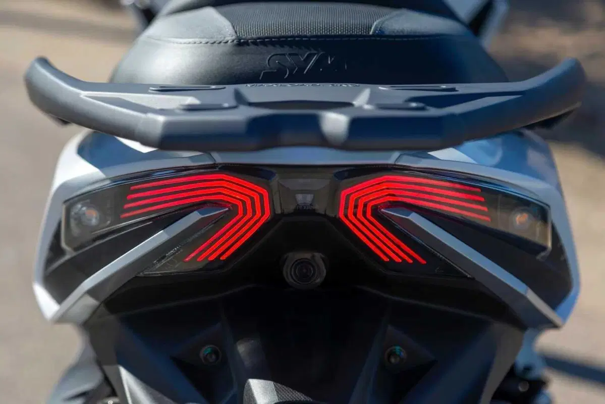 Uno scooter GT comodo e versatile a buon prezzo? Abbiamo testato il nuovo Cruisym 400 [VIDEO] (24)