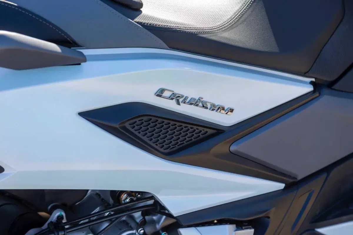 Uno scooter GT comodo e versatile a buon prezzo? Abbiamo testato il nuovo Cruisym 400 [VIDEO] (26)