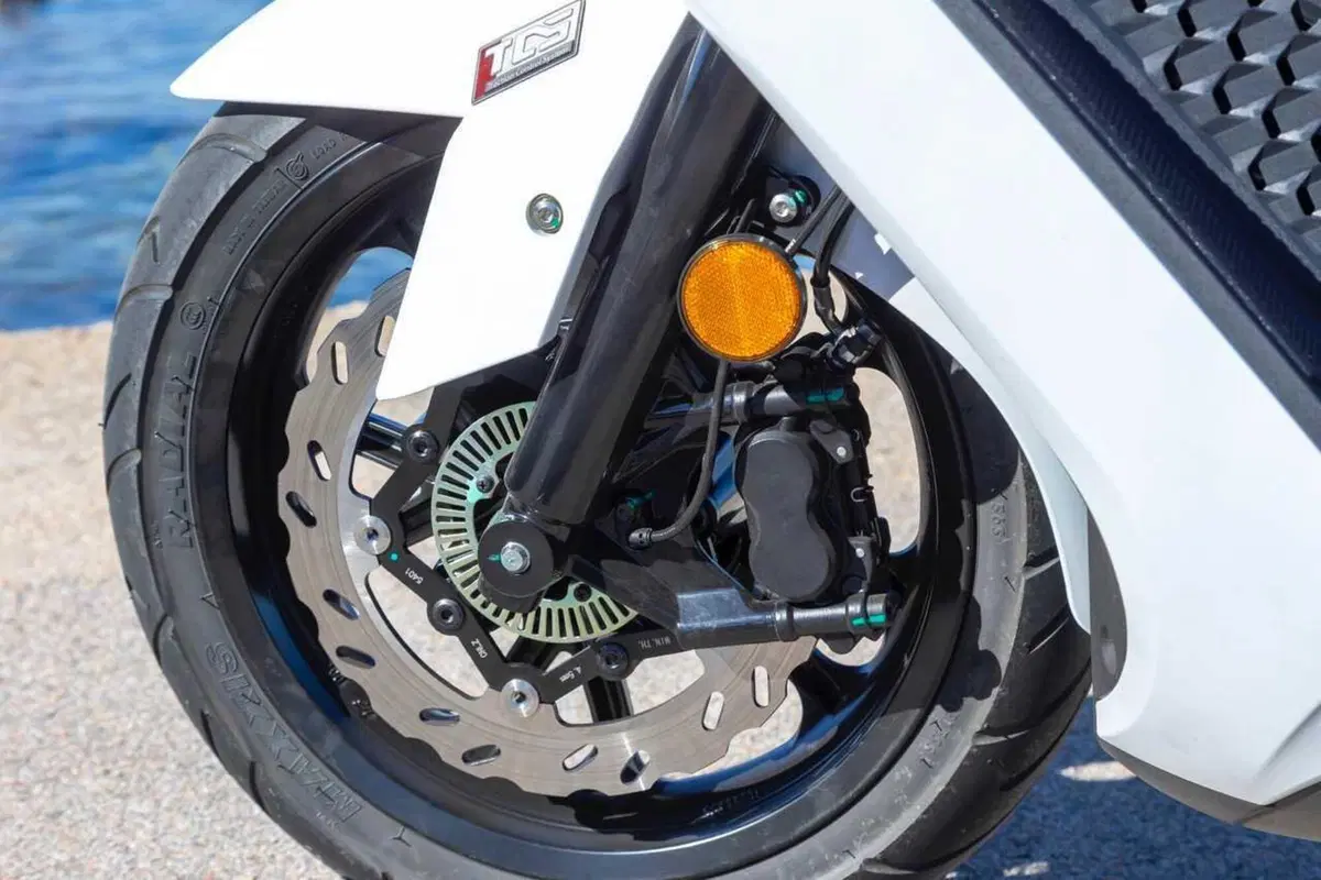 Uno scooter GT comodo e versatile a buon prezzo? Abbiamo testato il nuovo Cruisym 400 [VIDEO] (31)
