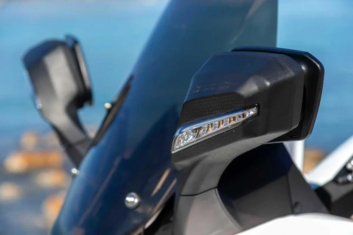 Uno scooter GT comodo e versatile a buon prezzo? Abbiamo testato il nuovo Cruisym 400 [VIDEO] (35)