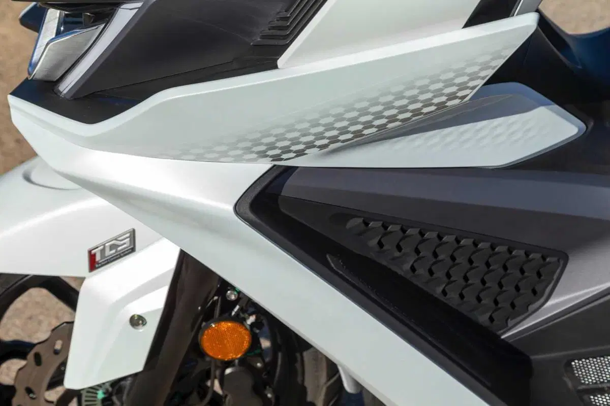 Uno scooter GT comodo e versatile a buon prezzo? Abbiamo testato il nuovo Cruisym 400 [VIDEO] (36)