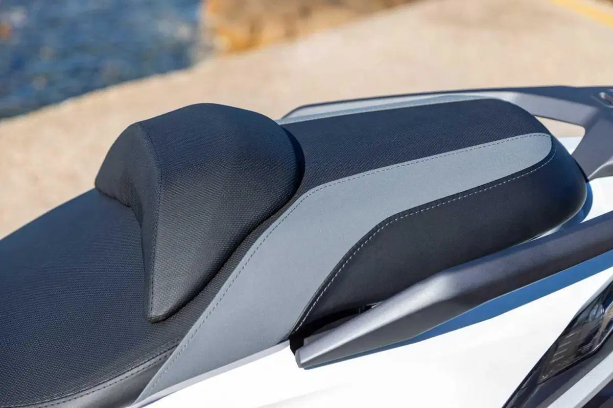 Uno scooter GT comodo e versatile a buon prezzo? Abbiamo testato il nuovo Cruisym 400 [VIDEO] (37)