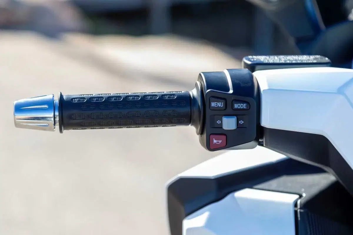 Uno scooter GT comodo e versatile a buon prezzo? Abbiamo testato il nuovo Cruisym 400 [VIDEO] (38)