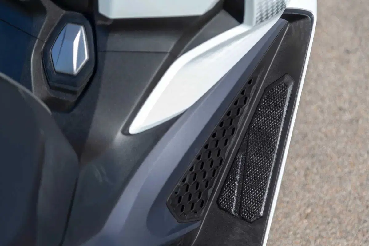 Uno scooter GT comodo e versatile a buon prezzo? Abbiamo testato il nuovo Cruisym 400 [VIDEO] (43)
