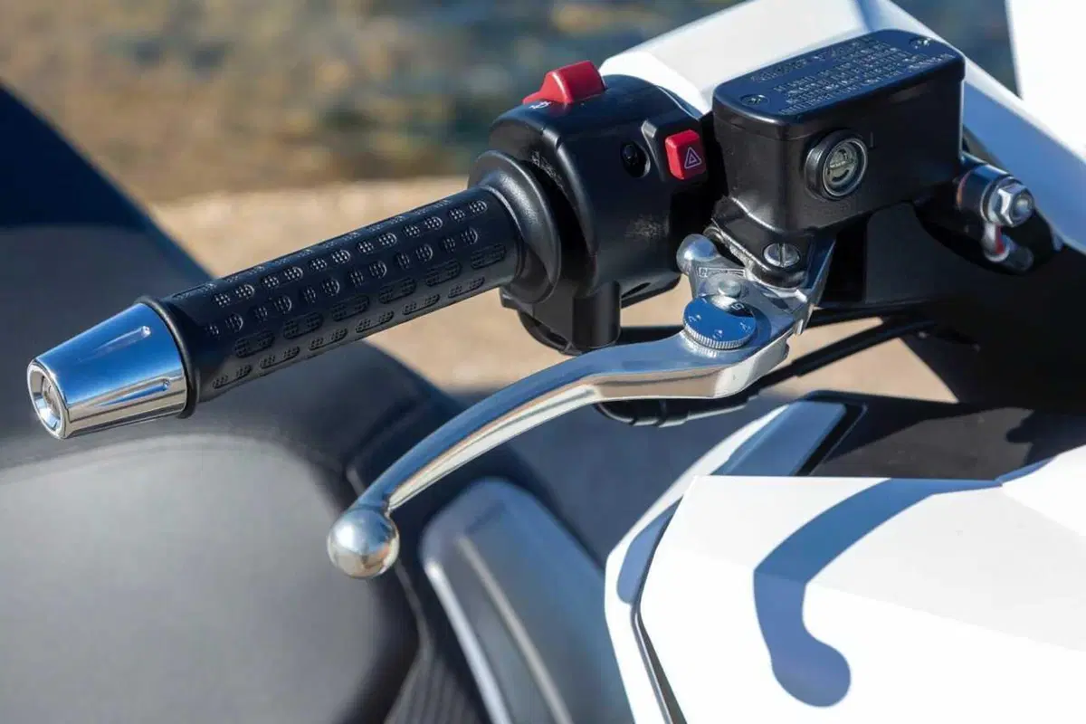 Uno scooter GT comodo e versatile a buon prezzo? Abbiamo testato il nuovo Cruisym 400 [VIDEO] (45)