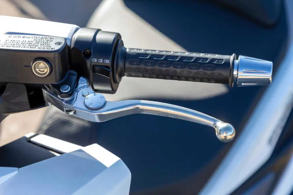 Uno scooter GT comodo e versatile a buon prezzo? Abbiamo testato il nuovo Cruisym 400 [VIDEO] (46)