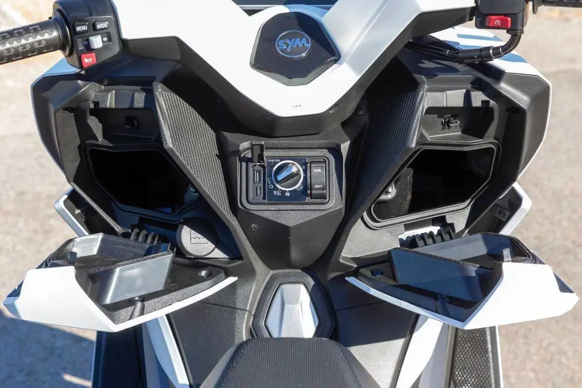 Uno scooter GT comodo e versatile a buon prezzo? Abbiamo testato il nuovo Cruisym 400 [VIDEO] (51)
