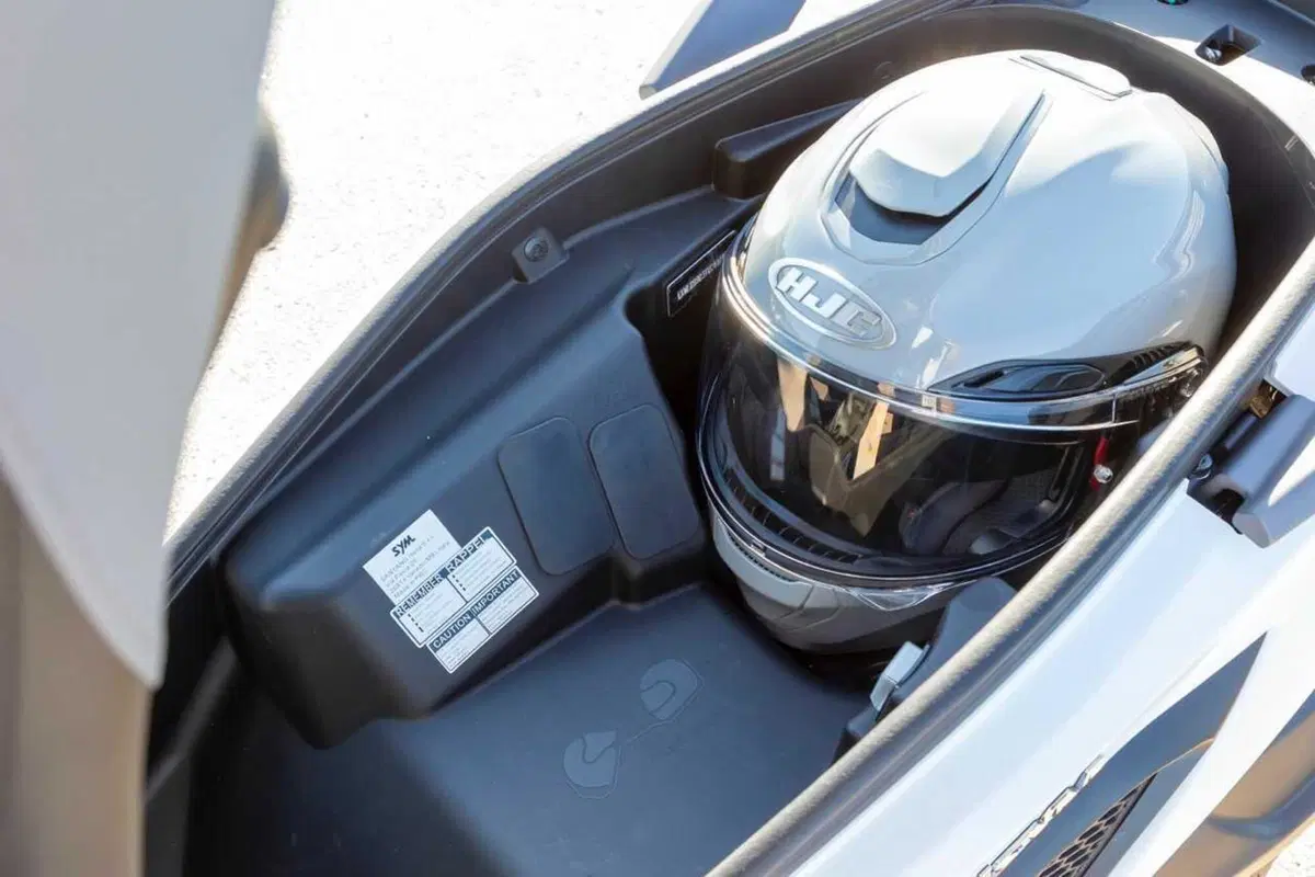 Uno scooter GT comodo e versatile a buon prezzo? Abbiamo testato il nuovo Cruisym 400 [VIDEO] (53)