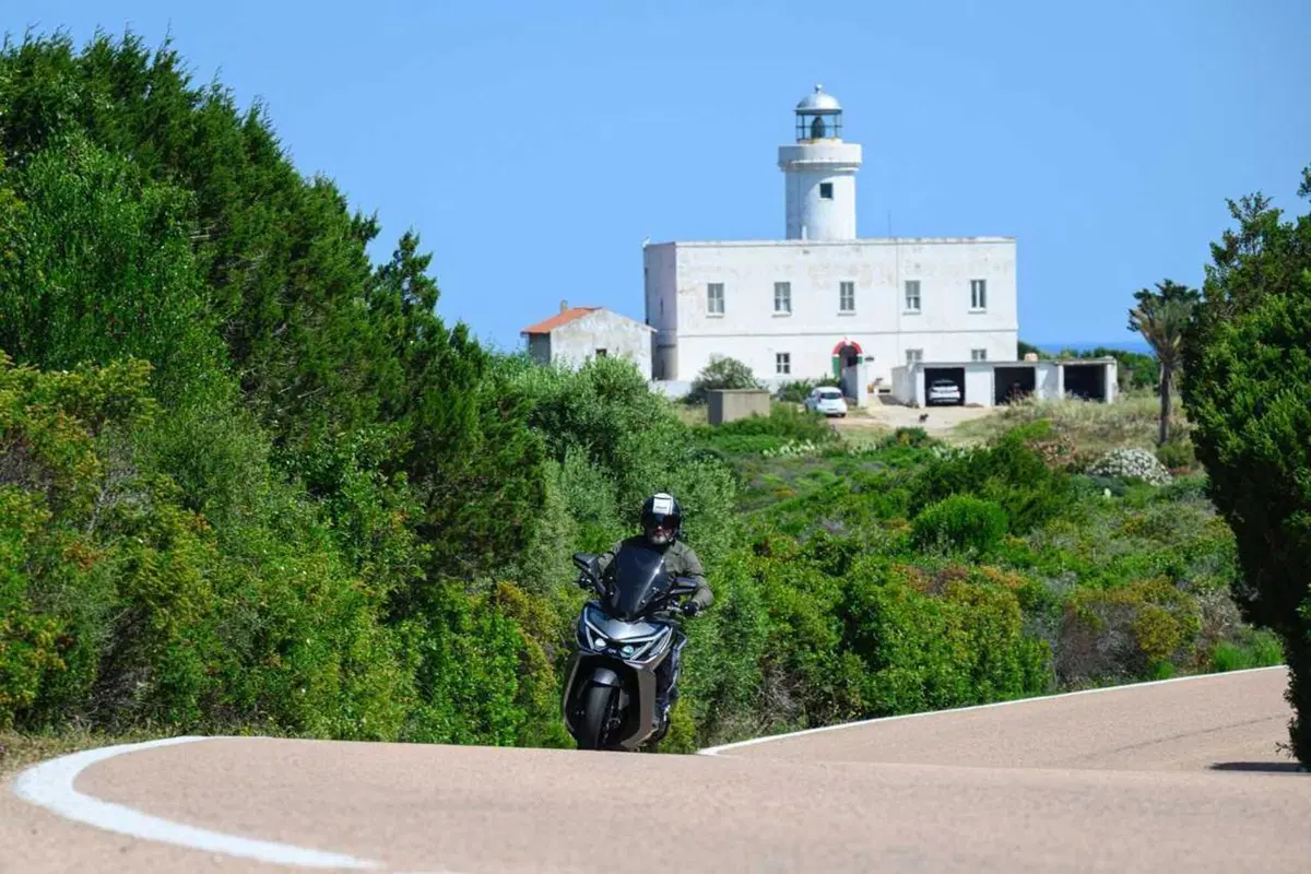 Uno scooter GT comodo e versatile a buon prezzo? Abbiamo testato il nuovo Cruisym 400 [VIDEO] (5)