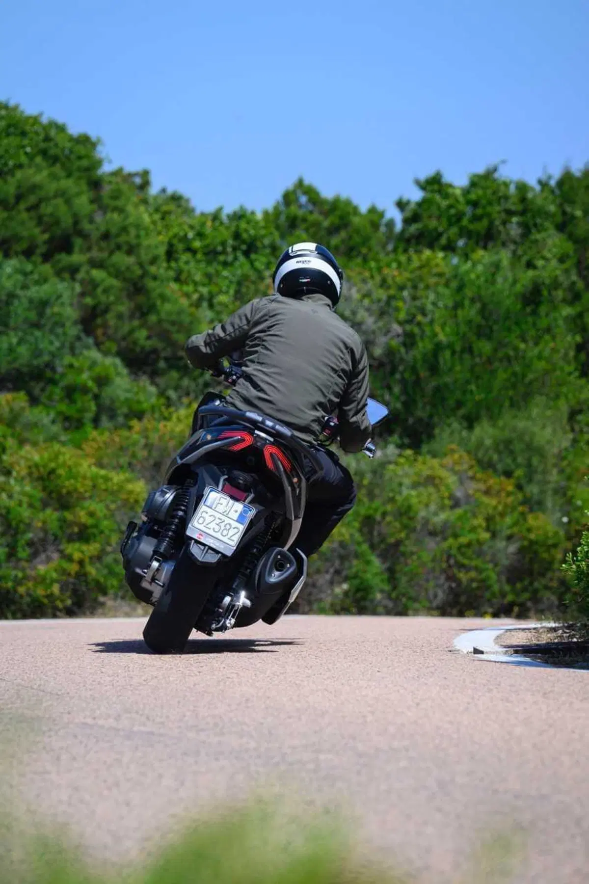Uno scooter GT comodo e versatile a buon prezzo? Abbiamo testato il nuovo Cruisym 400 [VIDEO] (12)