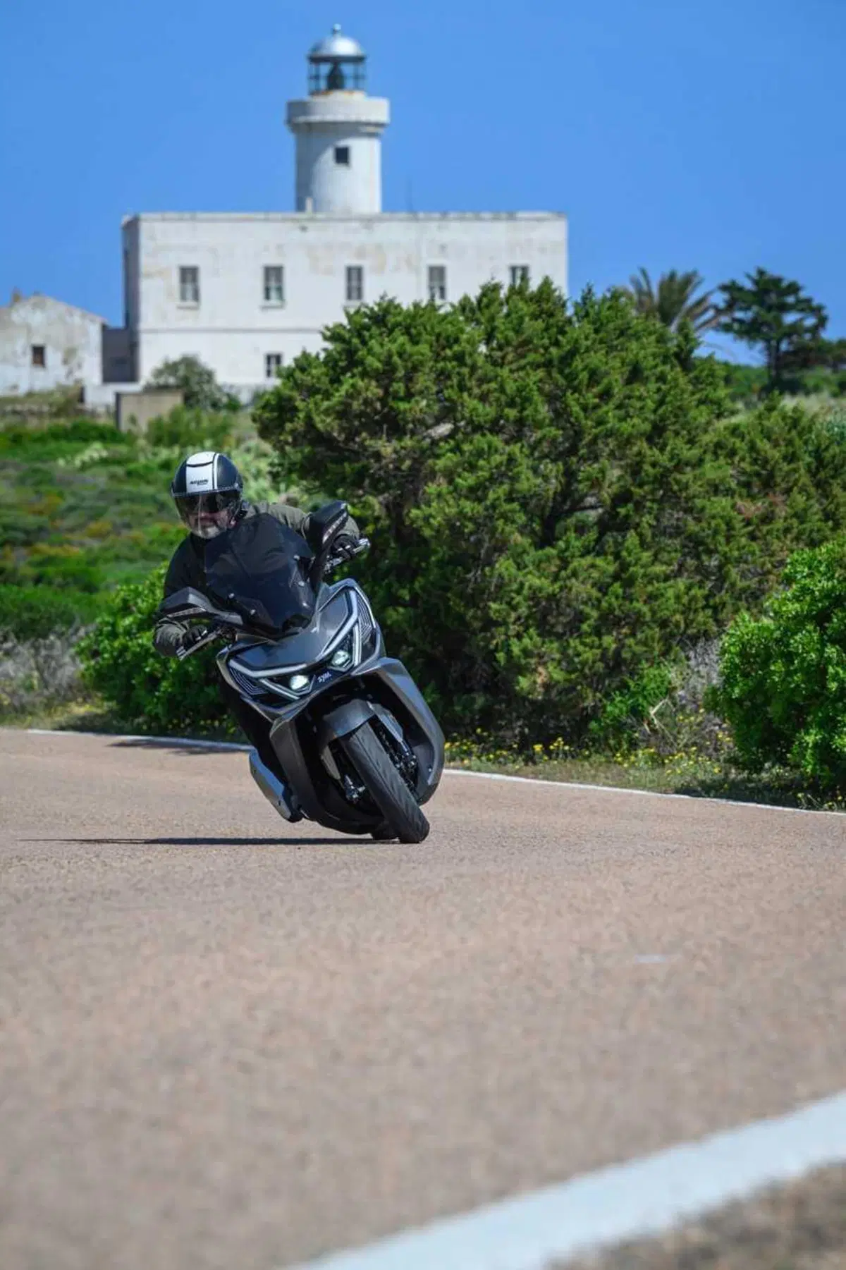 Uno scooter GT comodo e versatile a buon prezzo? Abbiamo testato il nuovo Cruisym 400 [VIDEO] (14)