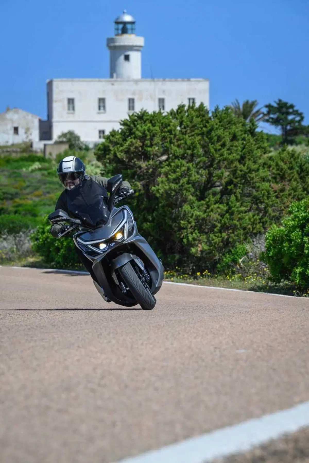 Uno scooter GT comodo e versatile a buon prezzo? Abbiamo testato il nuovo Cruisym 400 [VIDEO] (15)