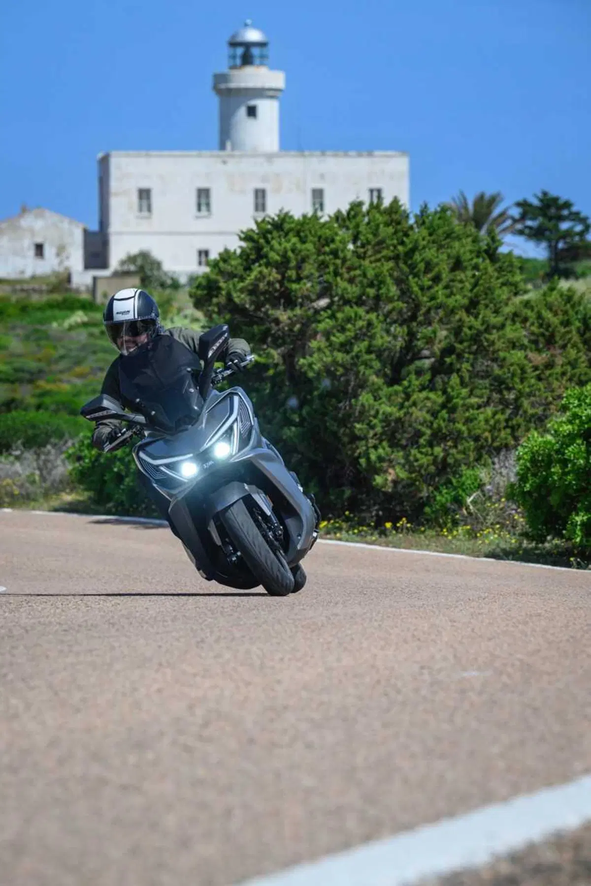Uno scooter GT comodo e versatile a buon prezzo? Abbiamo testato il nuovo Cruisym 400 [VIDEO] (16)