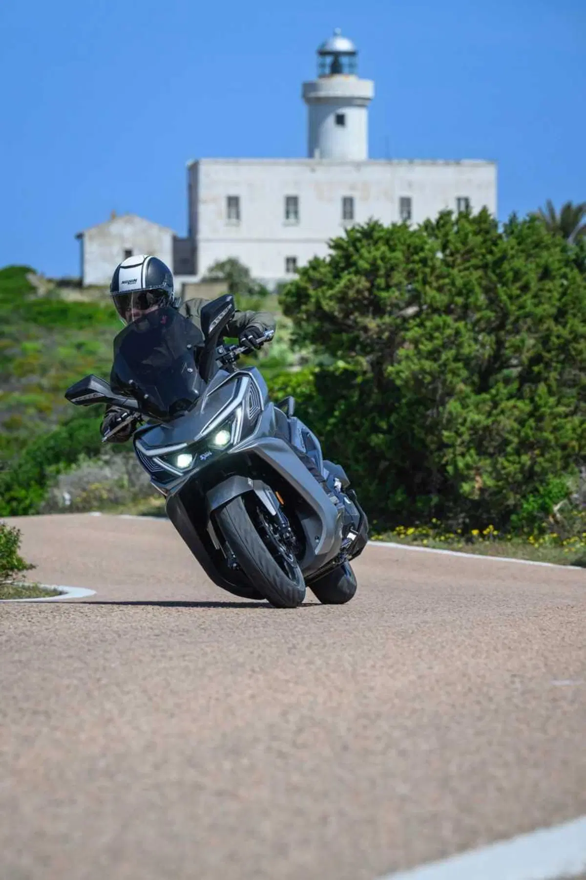 Uno scooter GT comodo e versatile a buon prezzo? Abbiamo testato il nuovo Cruisym 400 [VIDEO] (17)