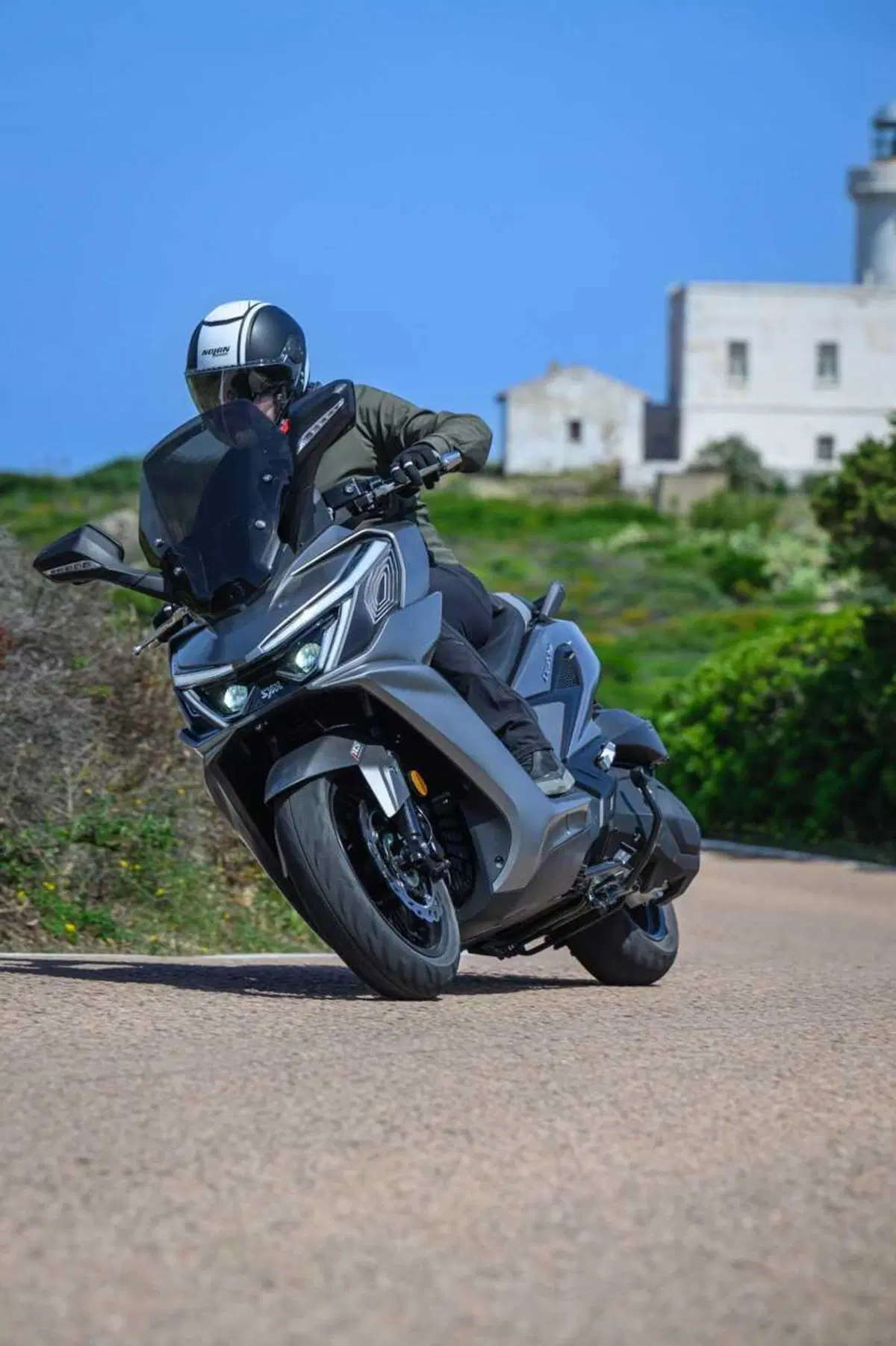 Uno scooter GT comodo e versatile a buon prezzo? Abbiamo testato il nuovo Cruisym 400 [VIDEO] (20)