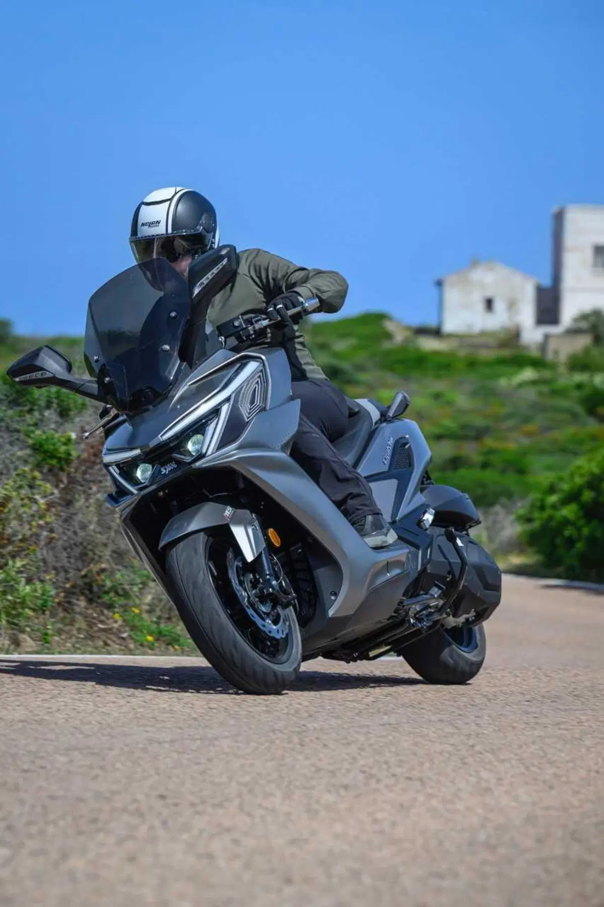 Uno scooter GT comodo e versatile a buon prezzo? Abbiamo testato il nuovo Cruisym 400 [VIDEO] (21)