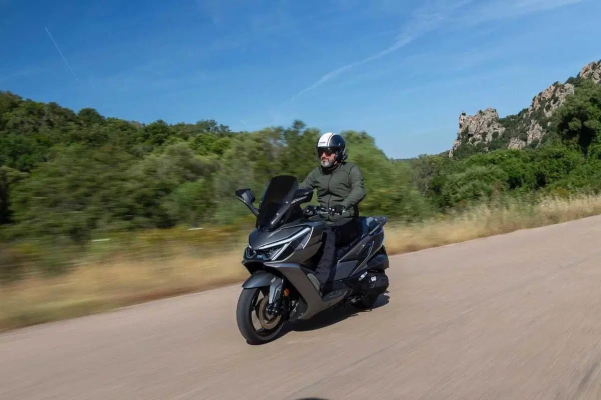 Uno scooter GT comodo e versatile a buon prezzo? Abbiamo testato il nuovo Cruisym 400 [VIDEO] (28)