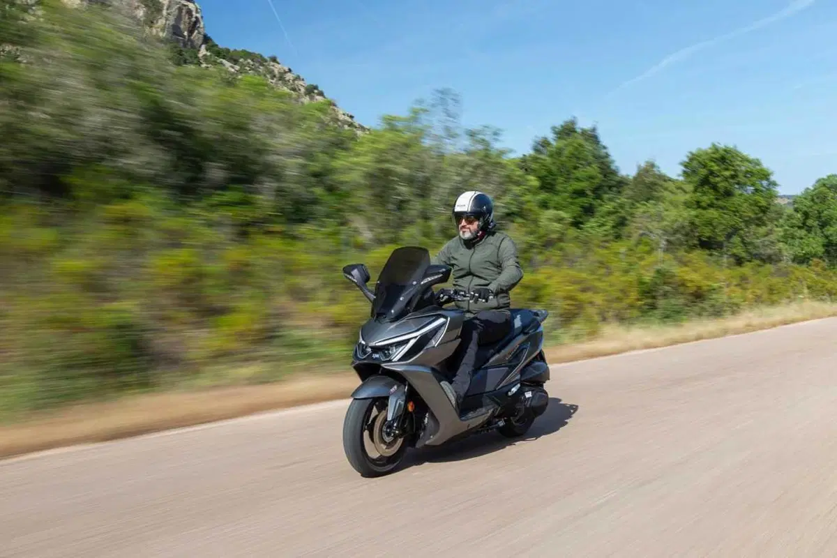 Uno scooter GT comodo e versatile a buon prezzo? Abbiamo testato il nuovo Cruisym 400 [VIDEO] (29)