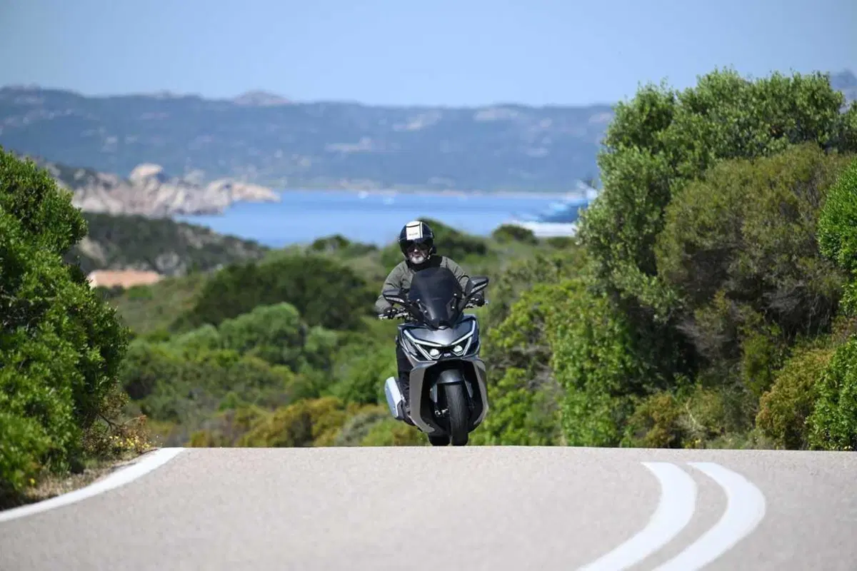 Uno scooter GT comodo e versatile a buon prezzo? Abbiamo testato il nuovo Cruisym 400 [VIDEO] (32)