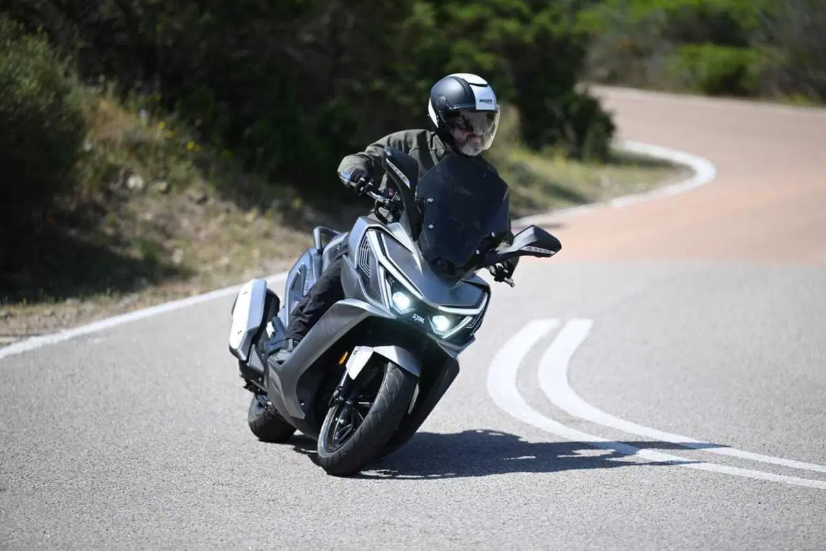 Uno scooter GT comodo e versatile a buon prezzo? Abbiamo testato il nuovo Cruisym 400 [VIDEO] (41)