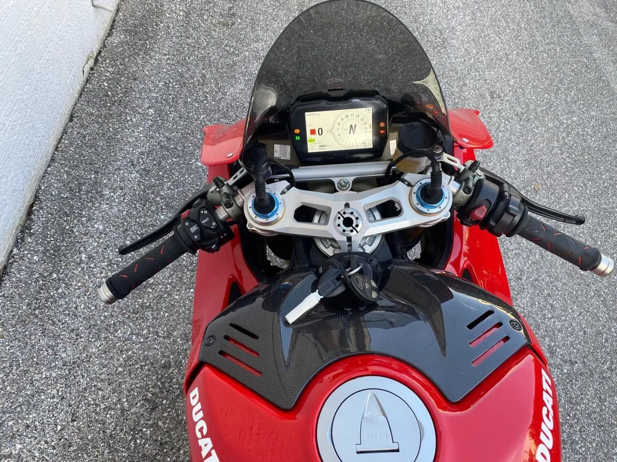Ducati Panigale V4 S 1100 (2021) (3)